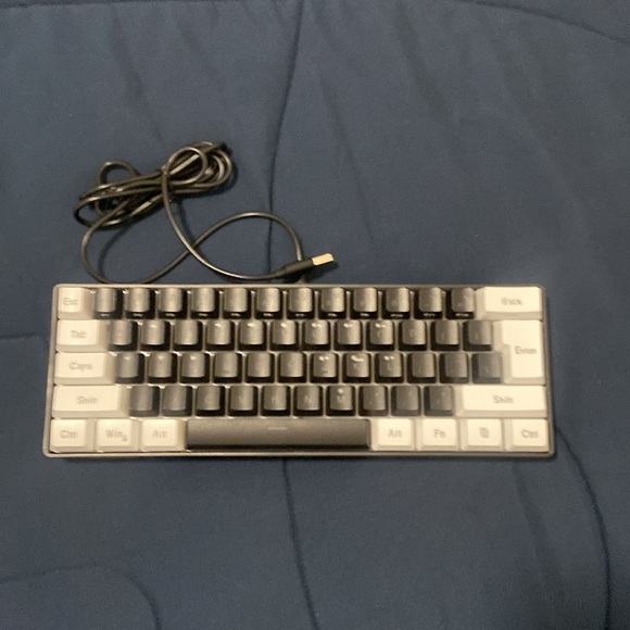 RGB streamer gaming  keyboard - Picture 1 of 4